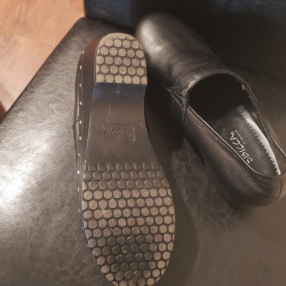 Shoes - Picture 3 of 4